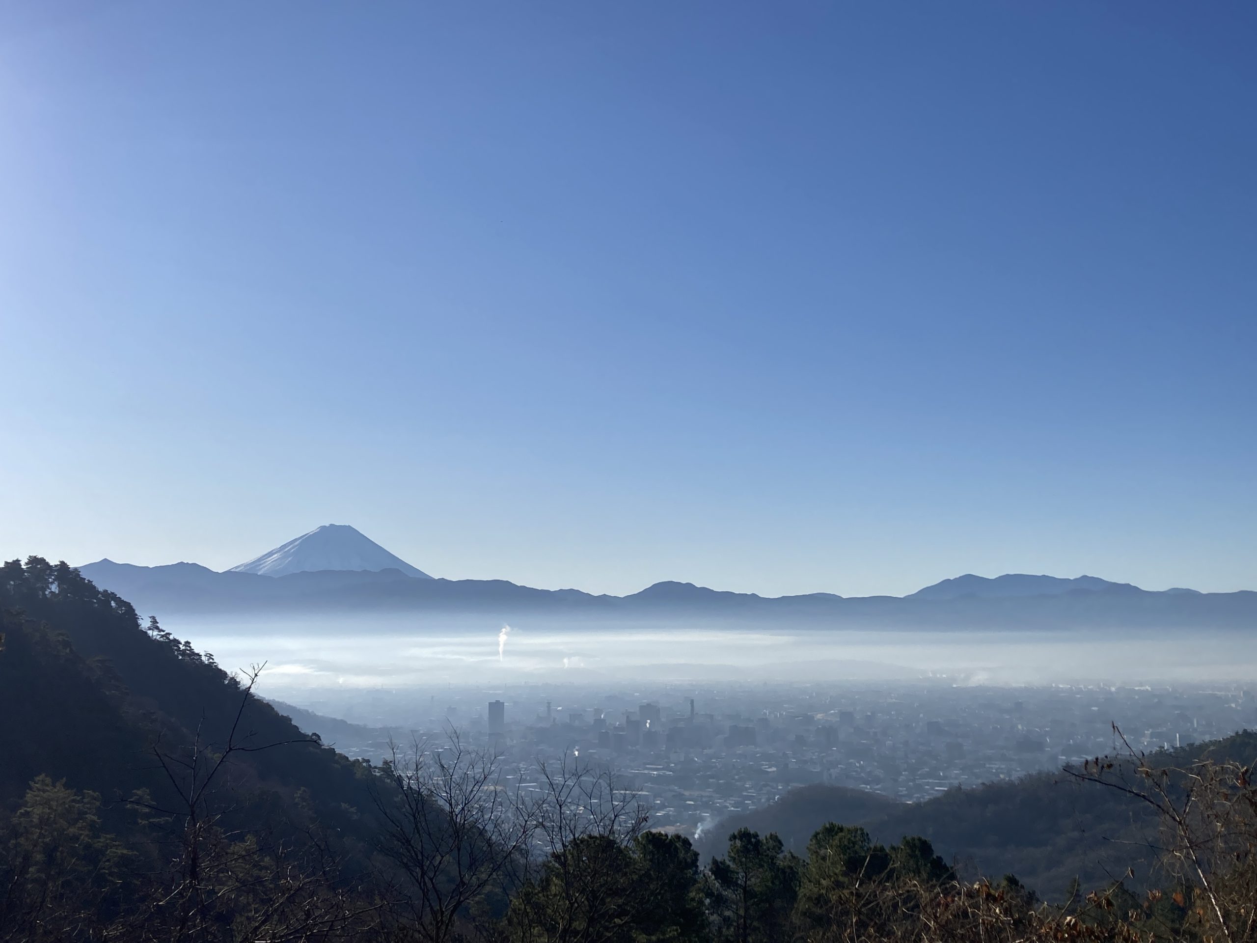 甲府盆地と富士山